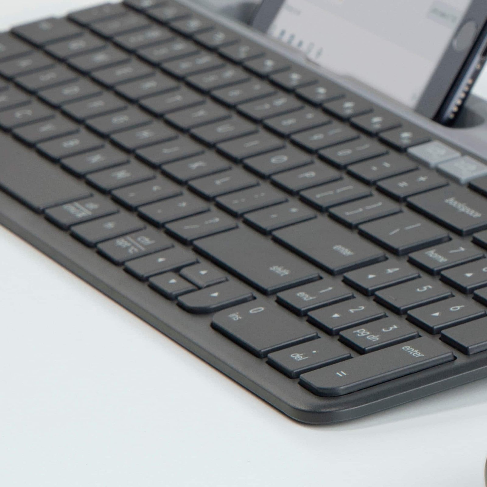 Logitech - K585 Full-size Wireless Scissor Keyboard for Windows, Mac, Chrome, Android with Build-in Cradle for device - Graphite - Image 3